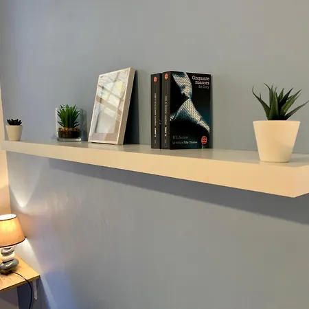 Voltaire - Centre Apartment